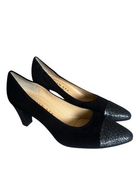 Brunate black pumps with shiny toe Size 38.5